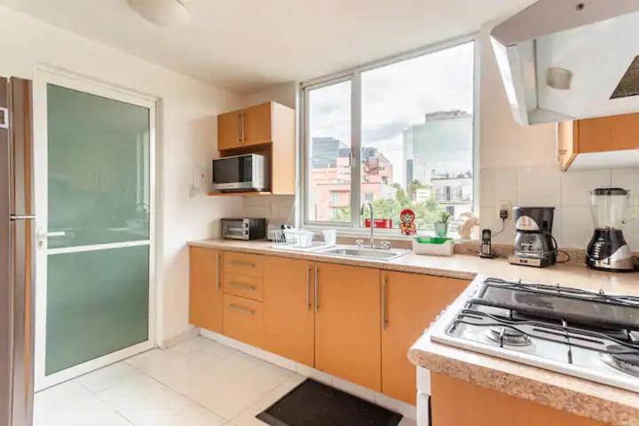 At The Heart Of Restaurants And Night Life Apartment