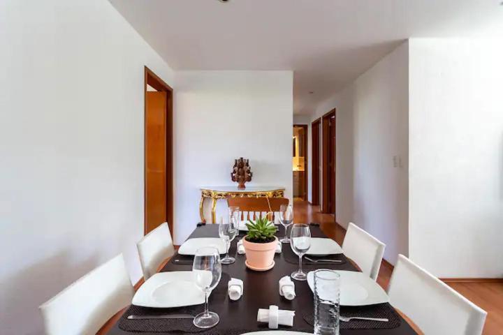 At The Heart Of Restaurants And Night Life Apartment *